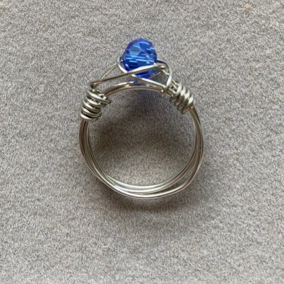 NWOT blue crystal bead silver wire ring. - Picture 4 of 4